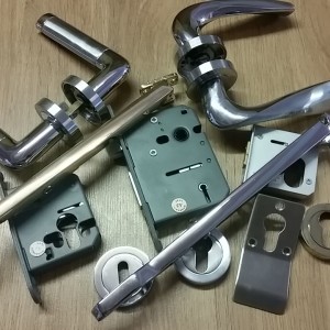 --Lever handles,locks & acc.