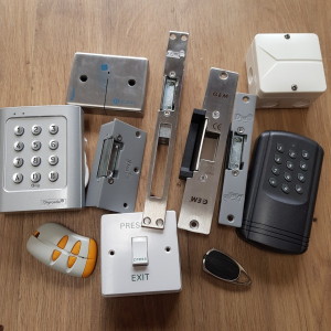 **ELECTRIC STRIKES & ACCESS CONTROL KITS**